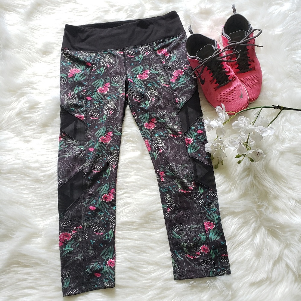 Mesh Design Athletic Capri |Size M - Picture 2 of 4